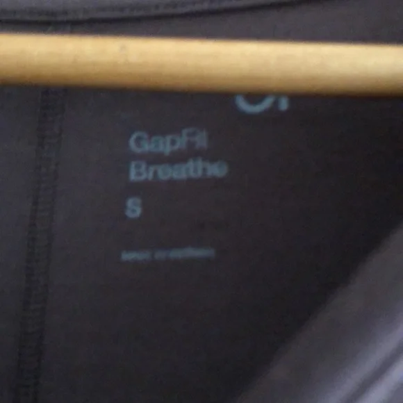 GapFit Athletic workout top. Plum shade. Breathable. Excellent condition. - Picture 5 of 6